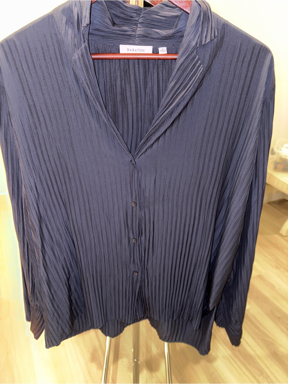 Aritzia Babaton Collector Shirt Plisse Long Sleeve Size Small Navy